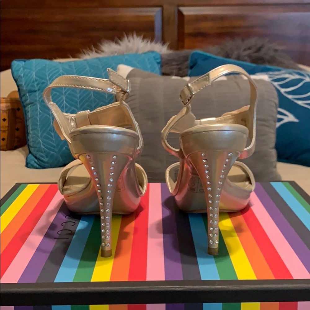 Heels - Picture 3 of 5